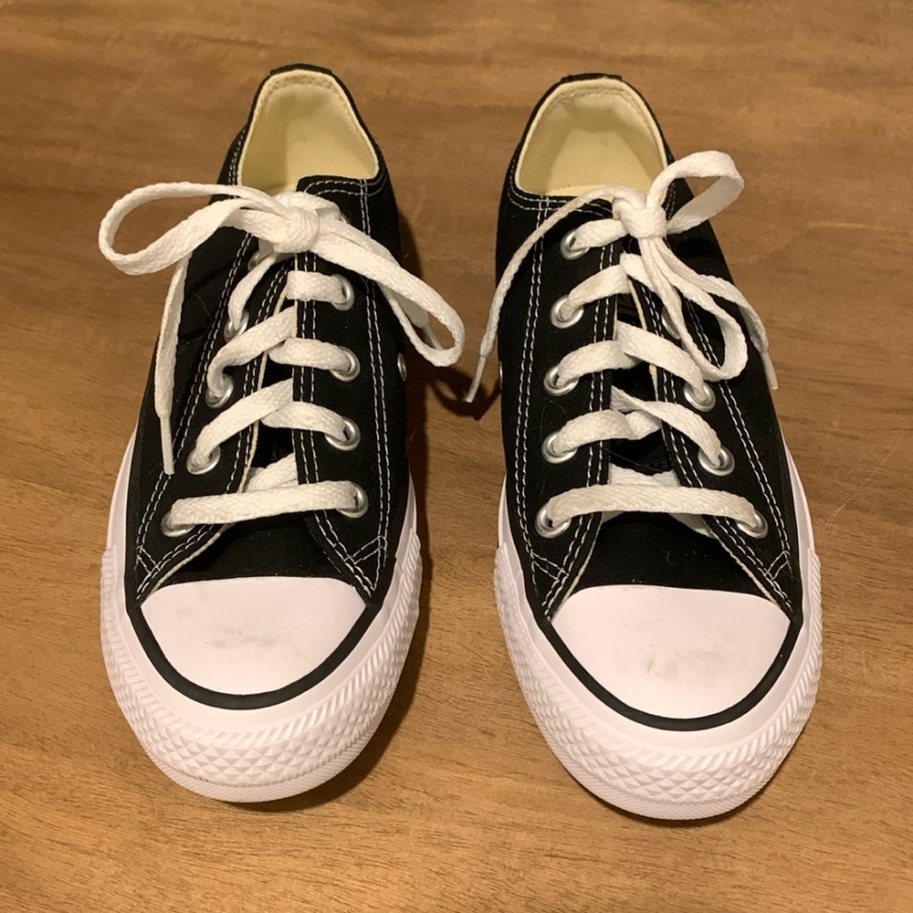 Converse sneakers !